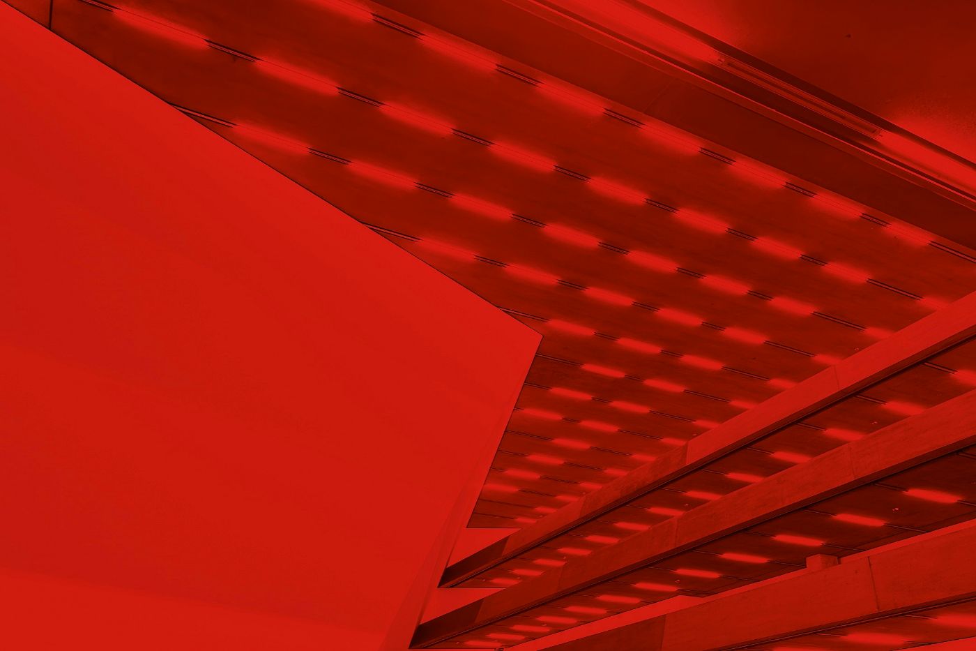 Red light projection with gentle gradients