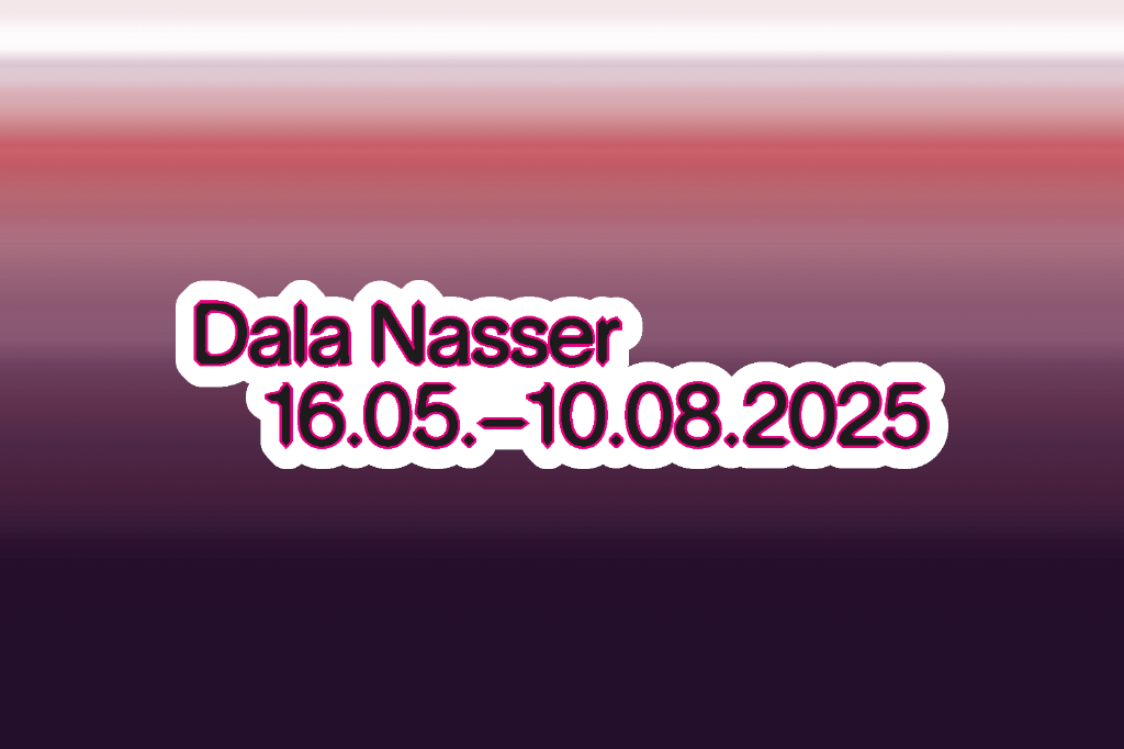 Ein schattiertes Bild mit rosa bis lila Farbverlauf zeigt den Text: Dala Nasser 16.05.–10.08.2025